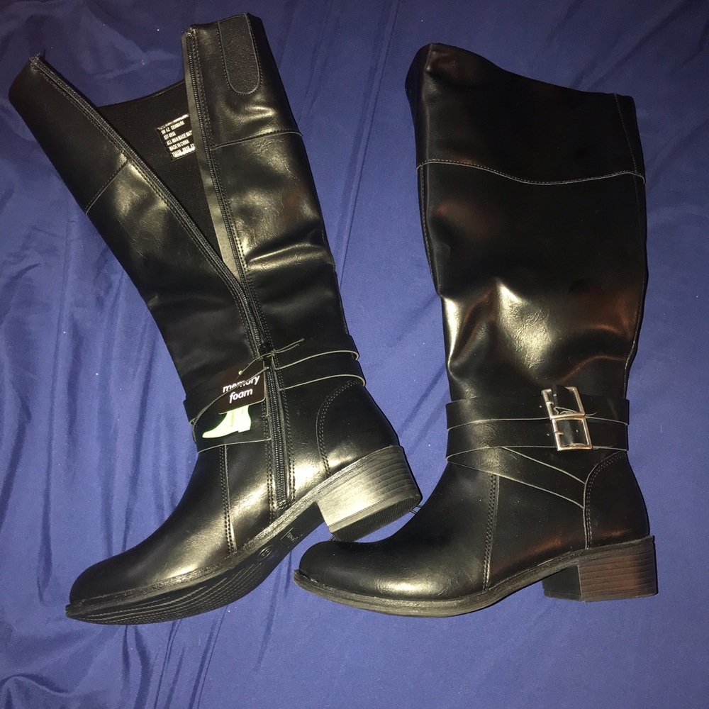 Brand new size 8 boots